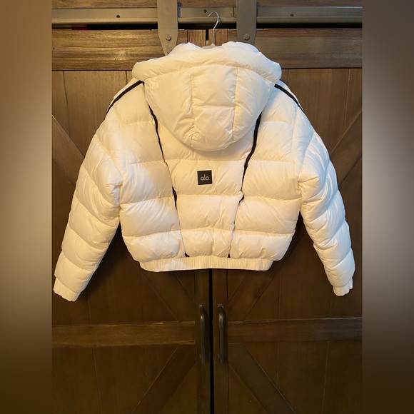 ALO Yoga Aspen Love Puffer Jacket - Picture 10 of 12